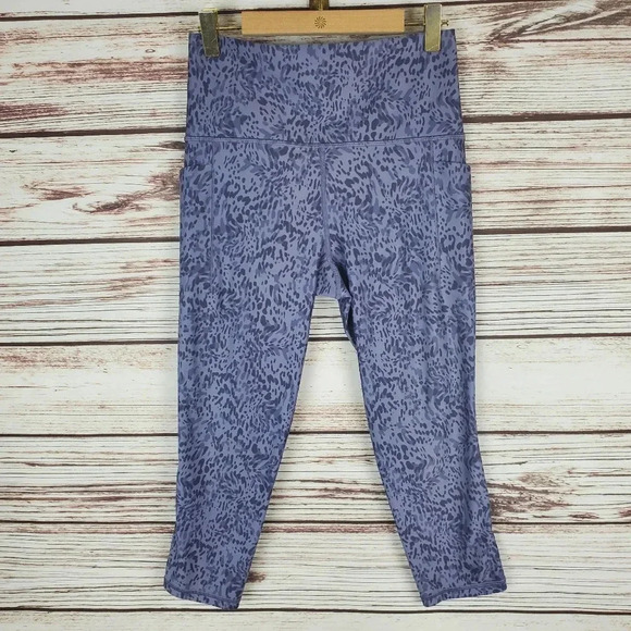 Athleta Womens Small Salutation Stash Pocket II Tempest Violet Capri Leggings - Picture 2 of 9